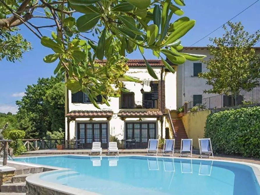 Immagine 6 di Casa colonica in vendita  a Lamporecchio