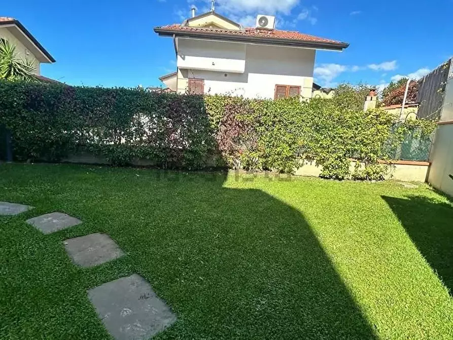Immagine 19 di Villa in vendita  a Massarosa