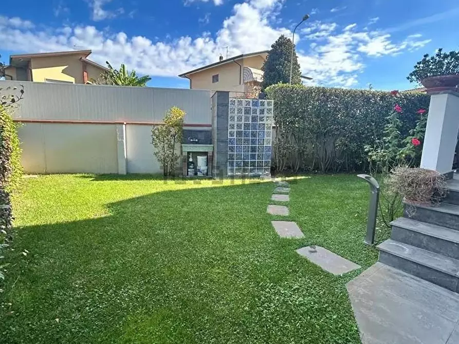 Immagine 23 di Villa in vendita  a Massarosa