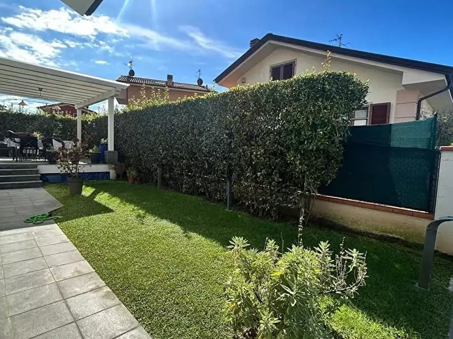 Immagine 27 di Villa in vendita  a Massarosa