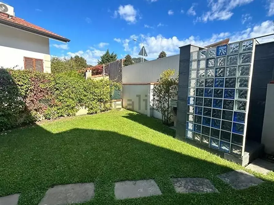 Immagine 26 di Villa in vendita  a Massarosa