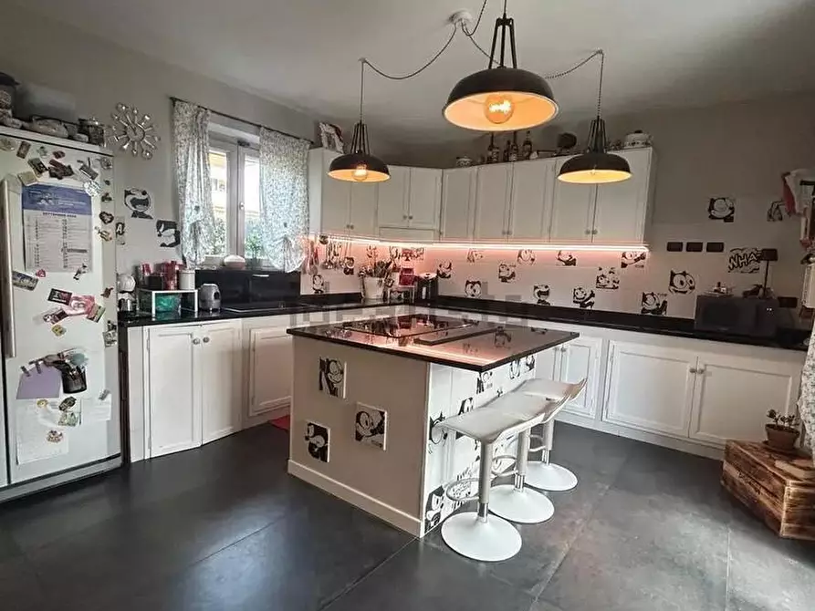 Immagine 5 di Villa in vendita  a Massarosa