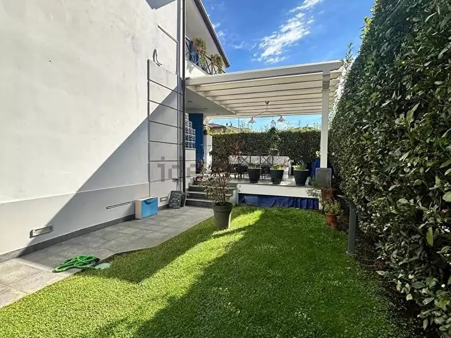 Immagine 20 di Villa in vendita  a Massarosa