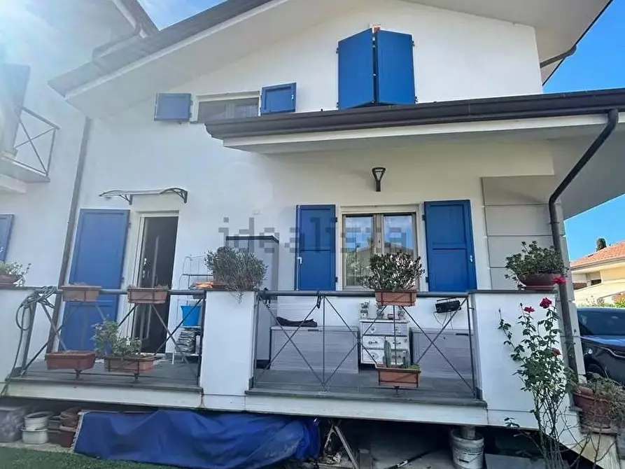 Immagine 21 di Villa in vendita  a Massarosa