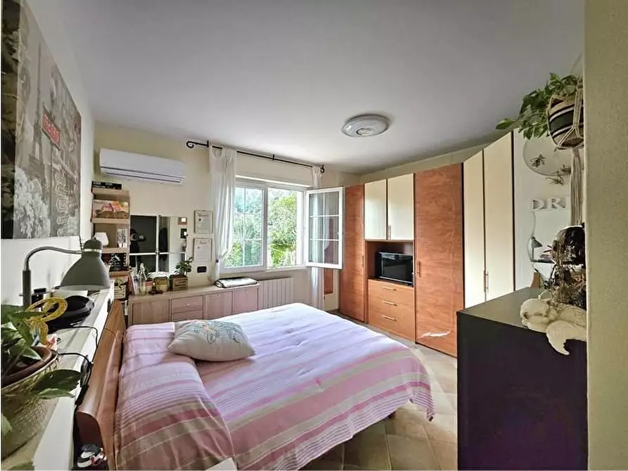 Immagine 15 di Villa in vendita  a Montignoso