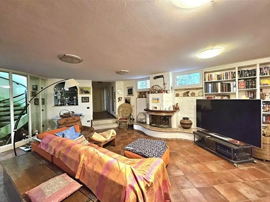 Immagine 23 di Villa in vendita  a Montignoso