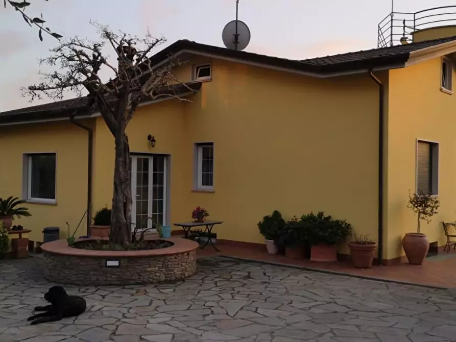 Immagine 37 di Villa in vendita  a Montignoso