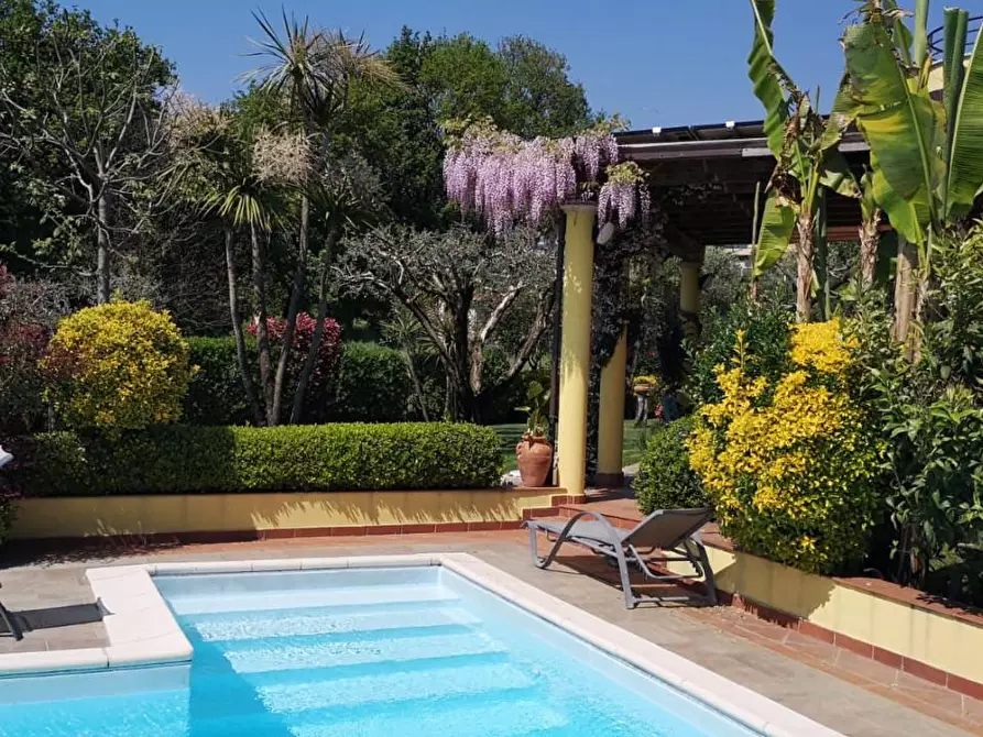 Immagine 8 di Villa in vendita  a Montignoso