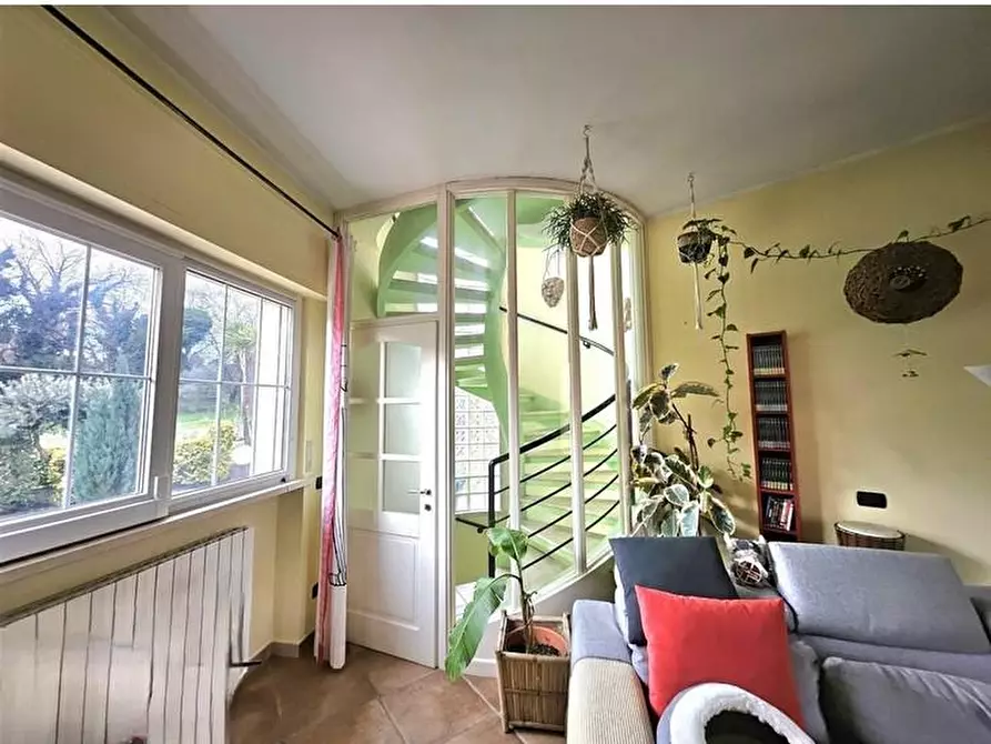 Immagine 11 di Villa in vendita  a Montignoso