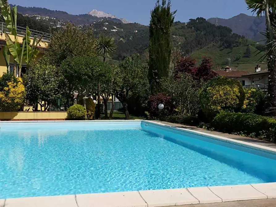 Immagine 10 di Villa in vendita  a Montignoso