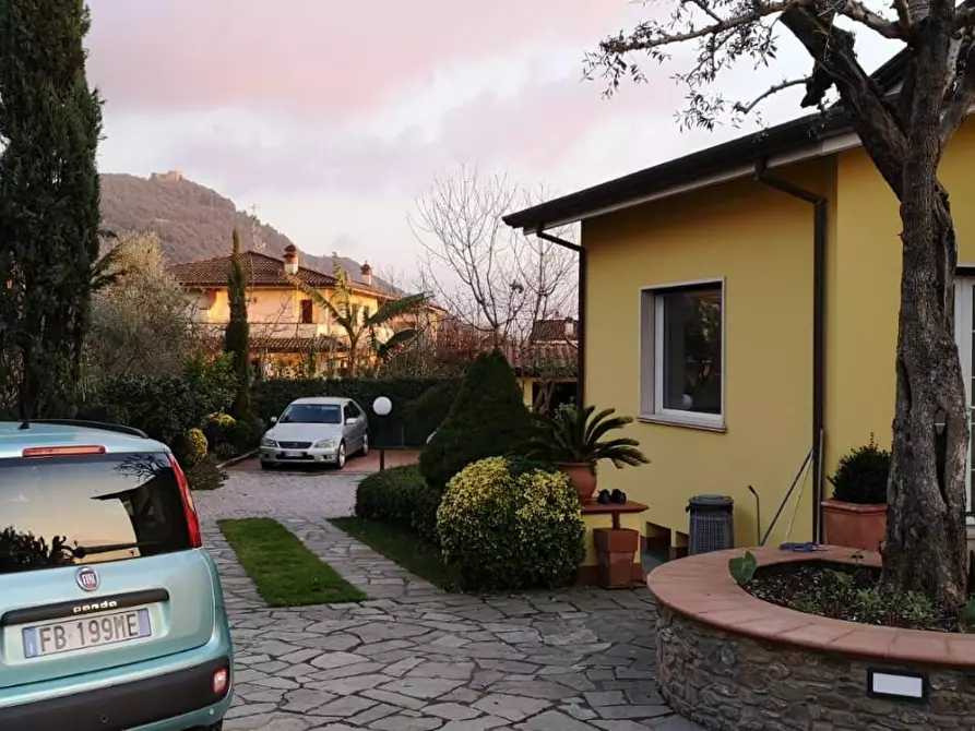 Immagine 27 di Villa in vendita  a Montignoso