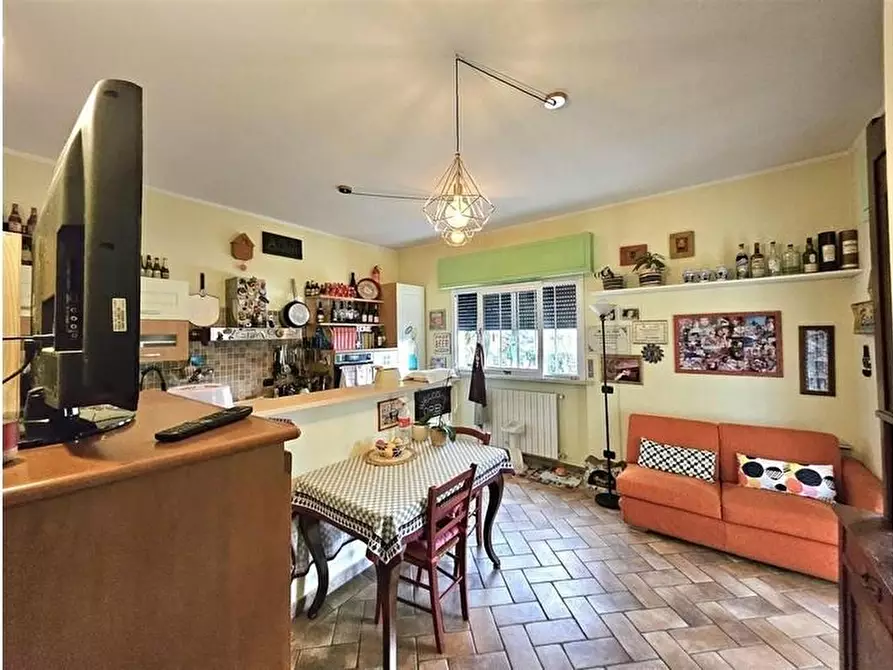 Immagine 13 di Villa in vendita  a Montignoso