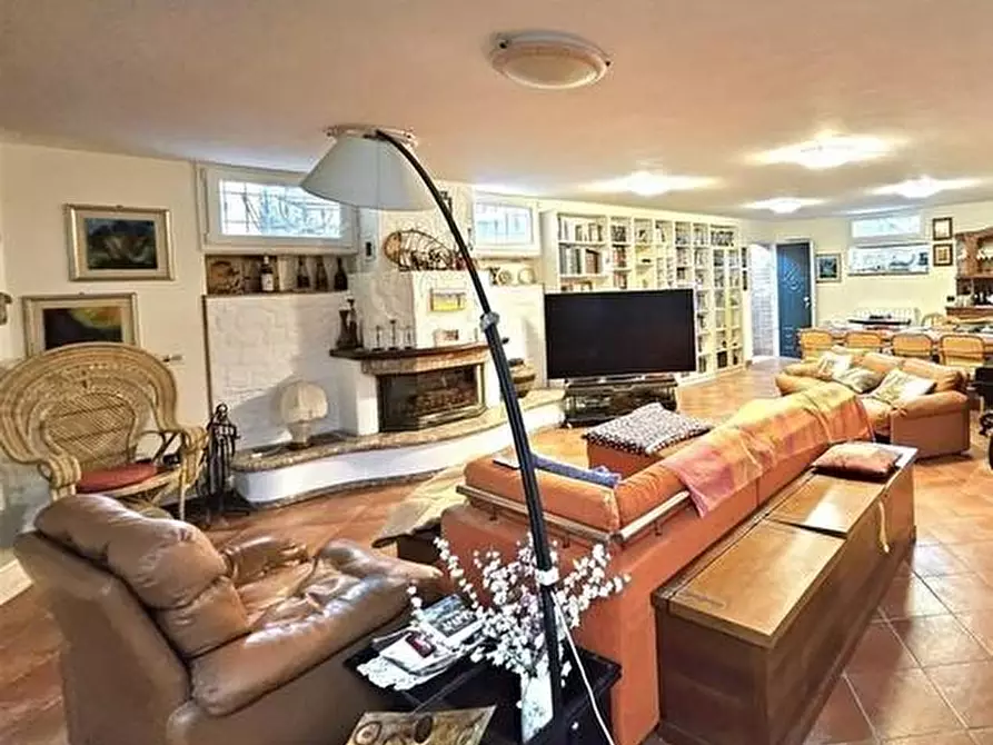 Immagine 22 di Villa in vendita  a Montignoso