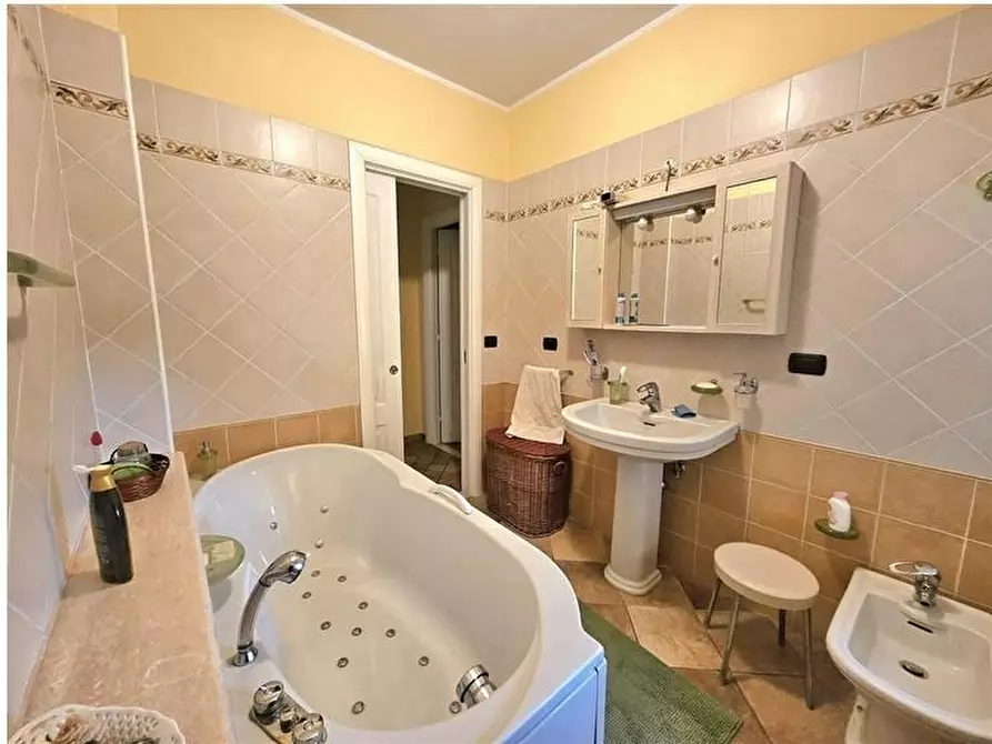 Immagine 19 di Villa in vendita  a Montignoso