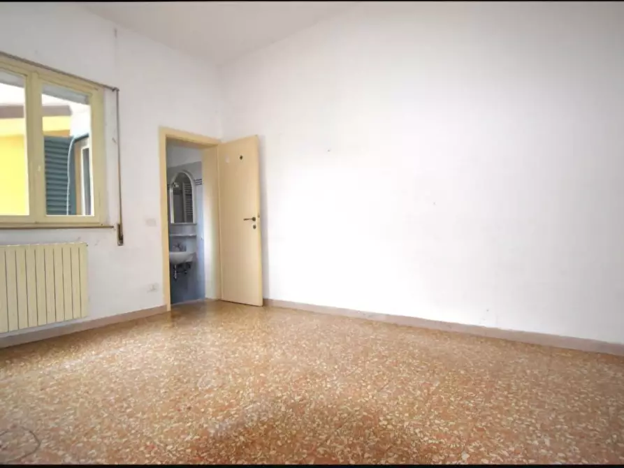 Immagine 3 di Villa in vendita  a Viareggio