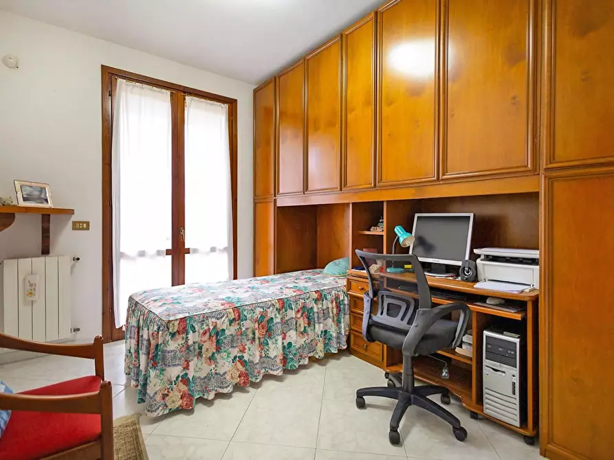 Immagine 14 di Villa in vendita  a Cascina