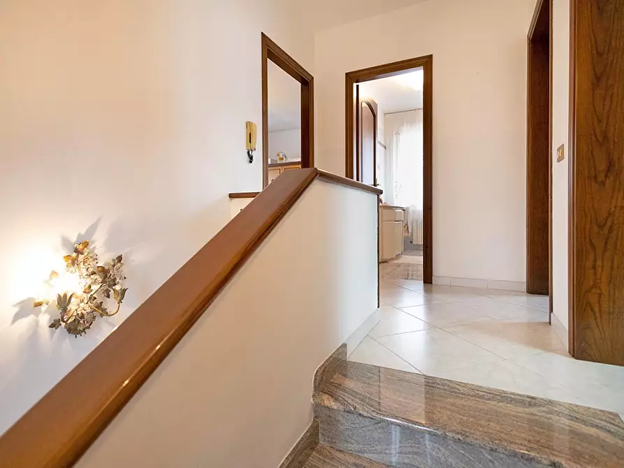 Immagine 9 di Villa in vendita  a Cascina