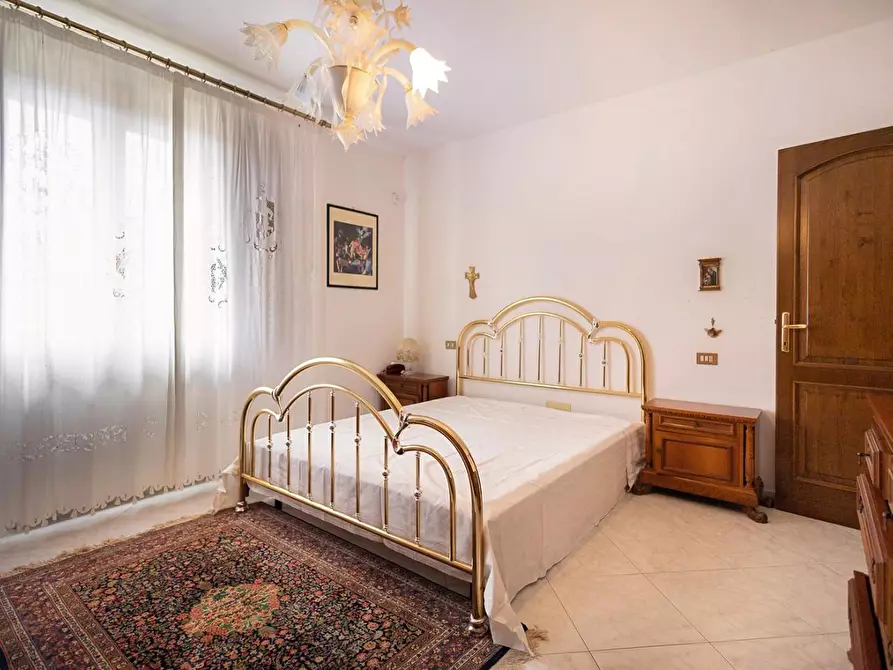 Immagine 16 di Villa in vendita  a Cascina