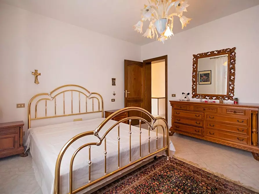 Immagine 13 di Villa in vendita  a Cascina