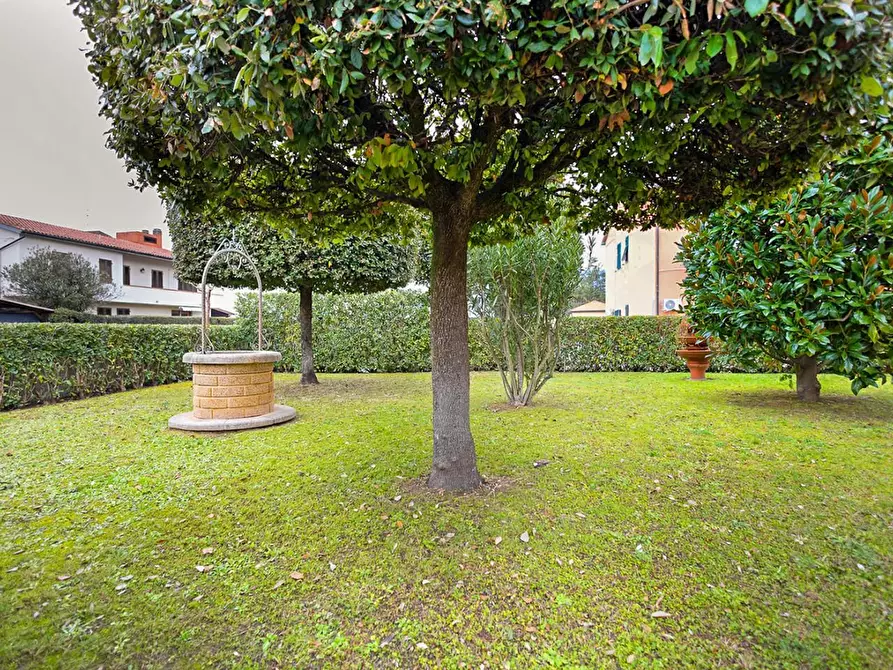 Immagine 18 di Villa in vendita  a Cascina