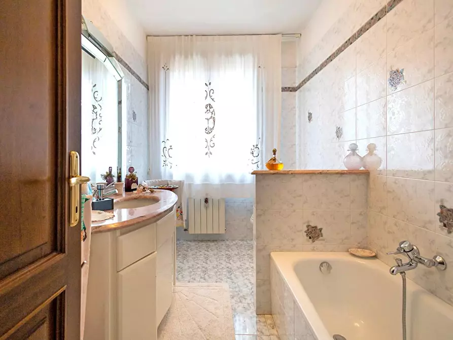 Immagine 15 di Villa in vendita  a Cascina