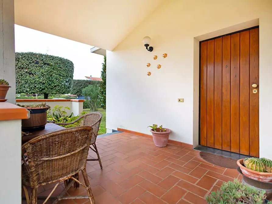 Immagine 1 di Villa in vendita  a Cascina