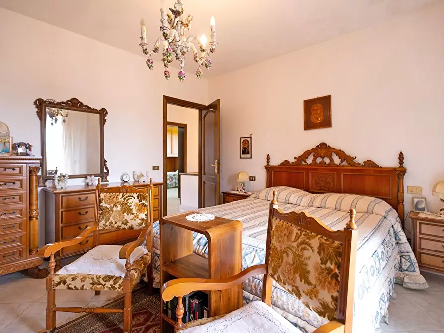 Immagine 12 di Villa in vendita  a Cascina