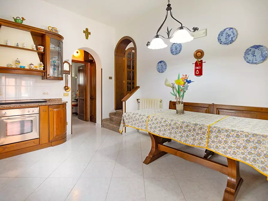 Immagine 6 di Villa in vendita  a Cascina