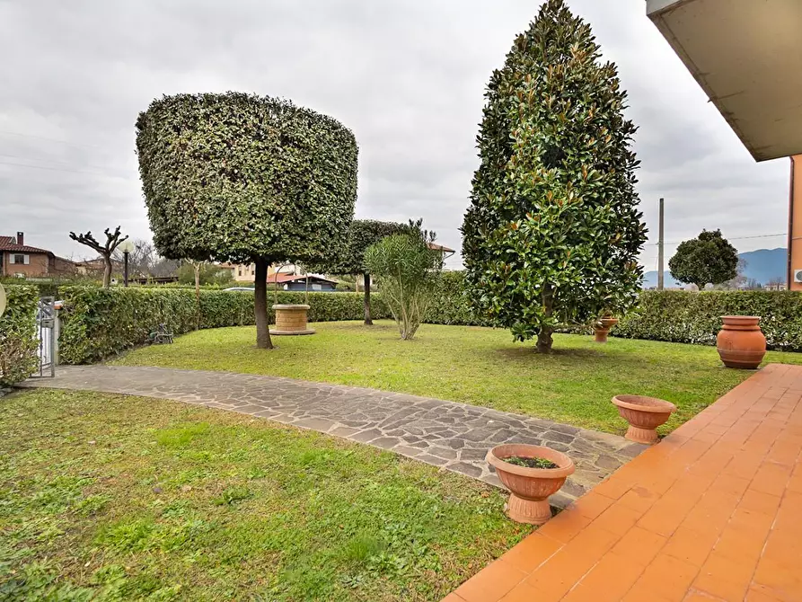 Immagine 17 di Villa in vendita  a Cascina