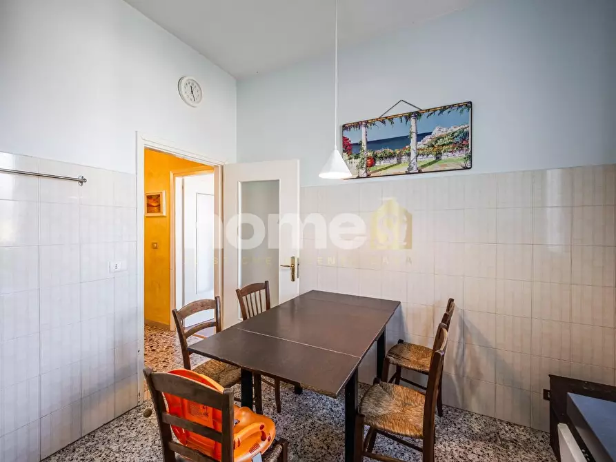 Immagine 17 di Appartamento in vendita  a Reggio Nell'emilia