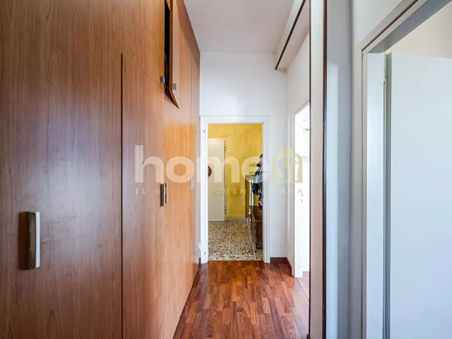 Immagine 18 di Appartamento in vendita  a Reggio Nell'emilia