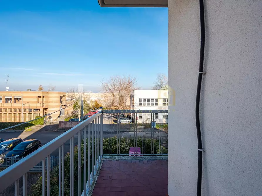 Immagine 13 di Appartamento in vendita  a Reggio Nell'emilia