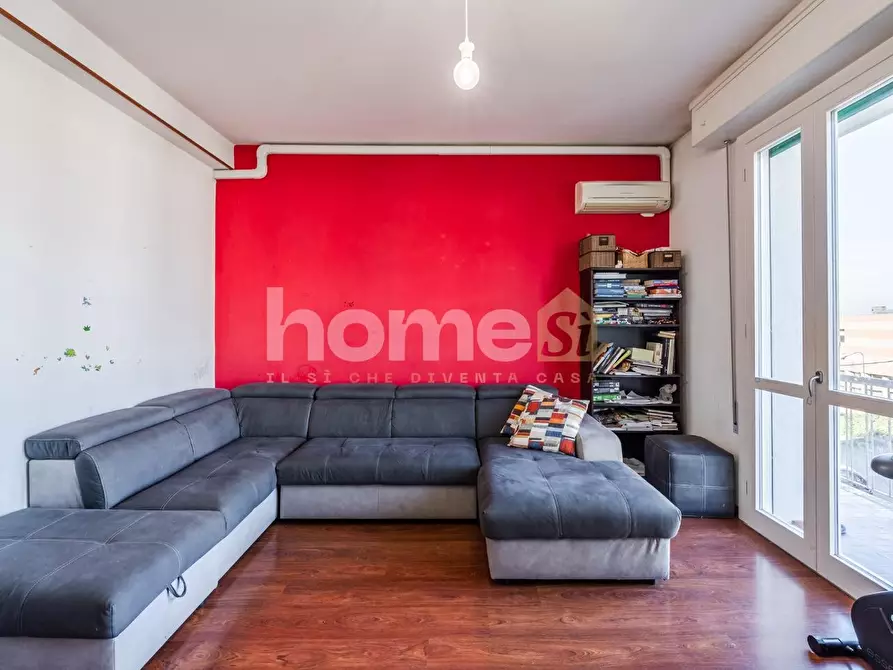 Immagine 4 di Appartamento in vendita  a Reggio Nell'emilia