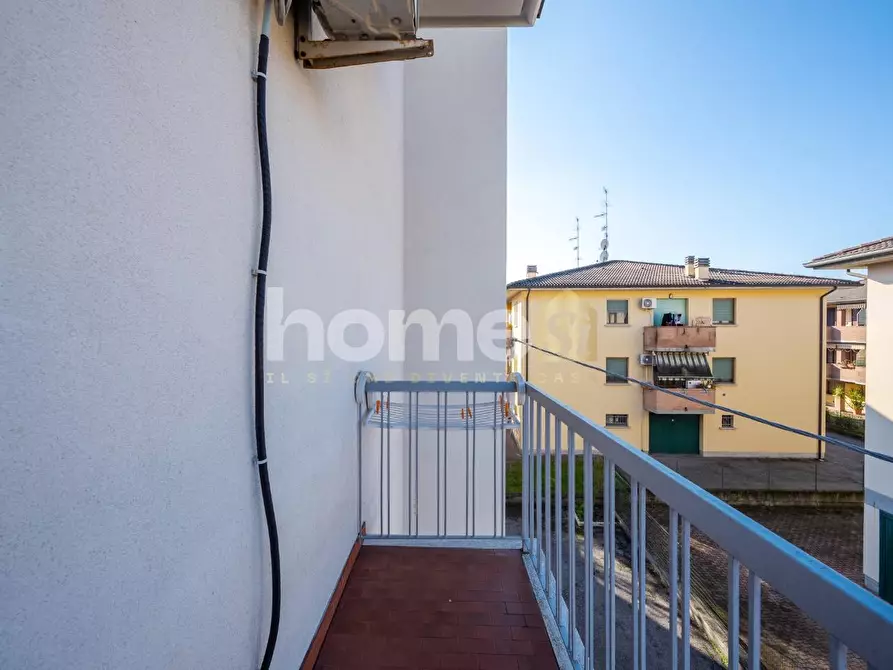 Immagine 11 di Appartamento in vendita  a Reggio Nell'emilia