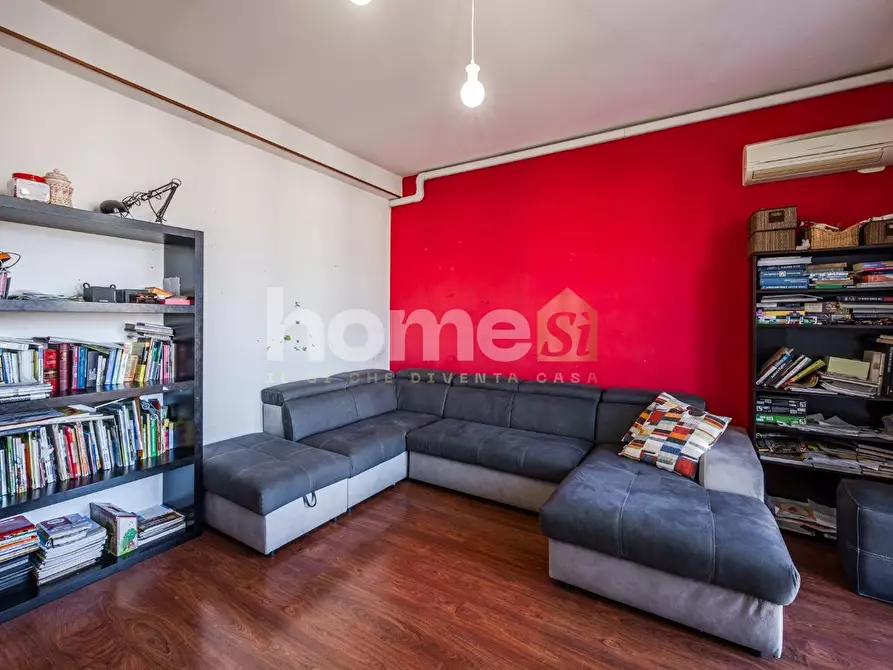 Immagine 5 di Appartamento in vendita  a Reggio Nell'emilia