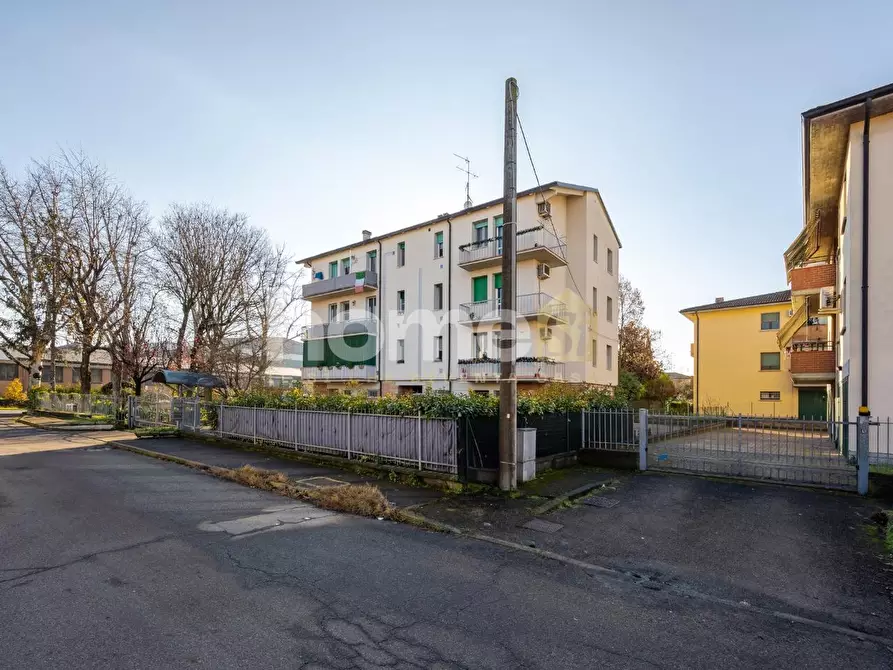 Immagine 37 di Appartamento in vendita  a Reggio Nell'emilia