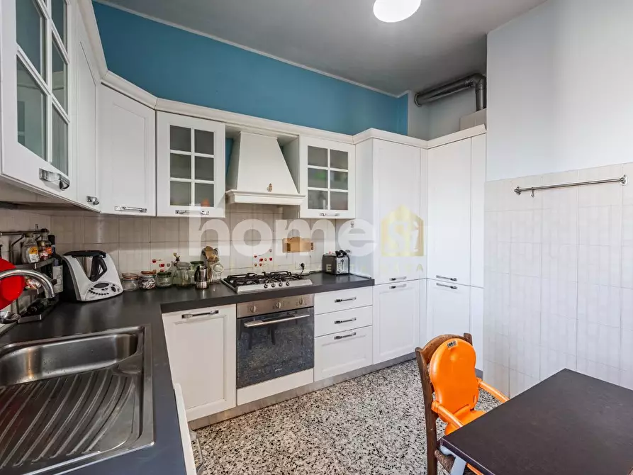 Immagine 15 di Appartamento in vendita  a Reggio Nell'emilia