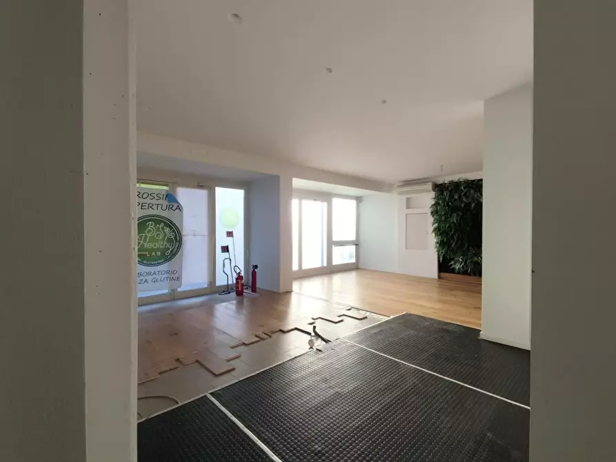 Immagine 11 di Locale commerciale in vendita  a Vinci