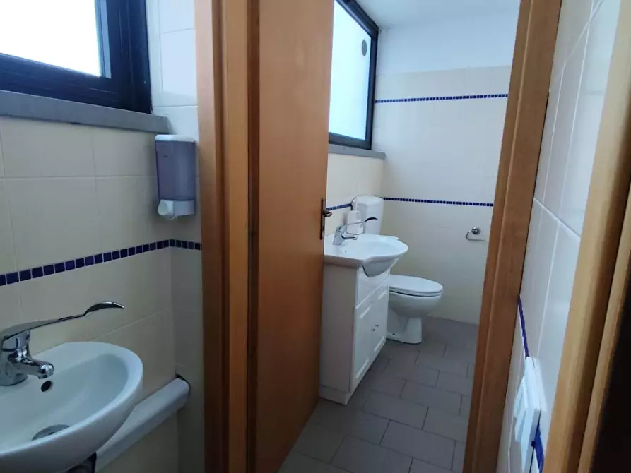 Immagine 18 di Locale commerciale in vendita  a Vinci