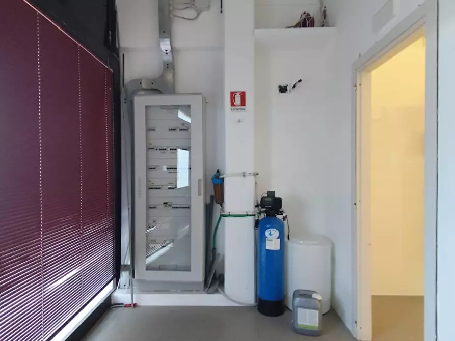 Immagine 15 di Locale commerciale in vendita  a Vinci