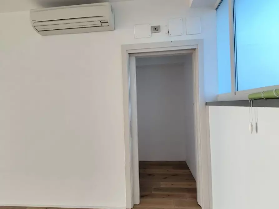 Immagine 20 di Locale commerciale in vendita  a Vinci