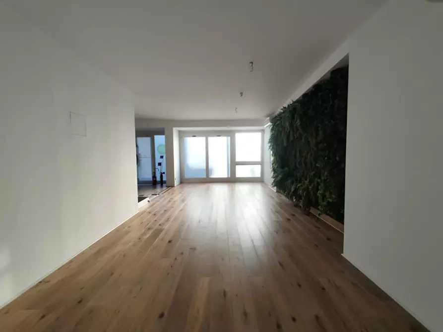 Immagine 4 di Locale commerciale in vendita  a Vinci