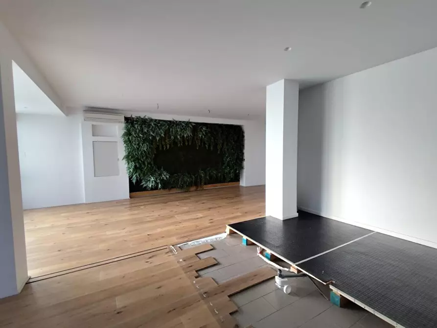 Immagine 6 di Locale commerciale in vendita  a Vinci