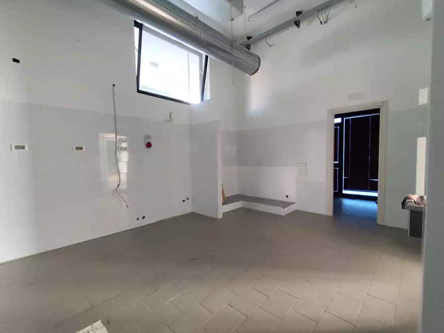 Immagine 13 di Locale commerciale in vendita  a Vinci