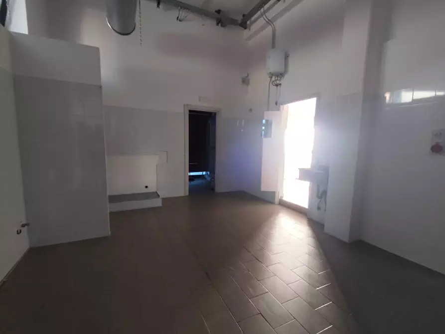 Immagine 14 di Locale commerciale in vendita  a Vinci