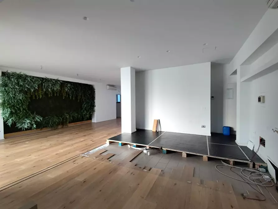 Immagine 7 di Locale commerciale in vendita  a Vinci