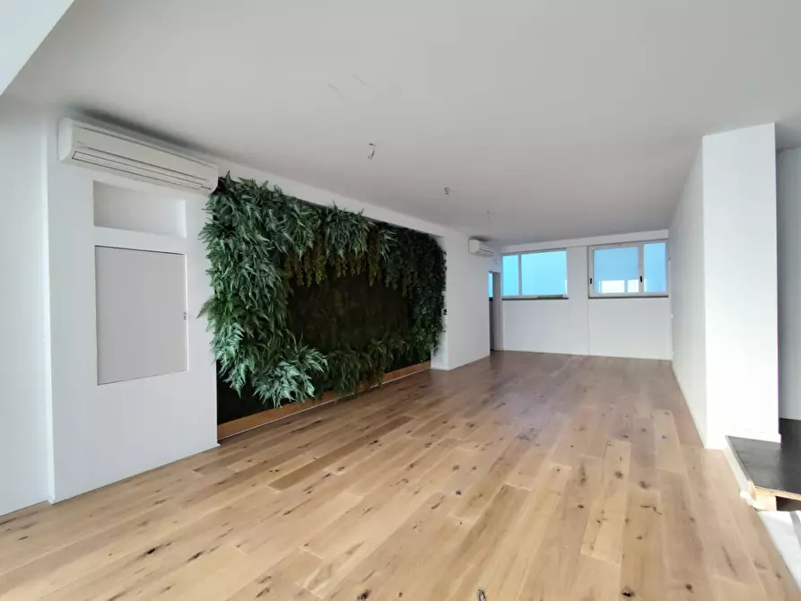 Immagine 2 di Locale commerciale in vendita  a Vinci