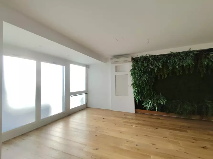 Immagine 1 di Locale commerciale in vendita  a Vinci