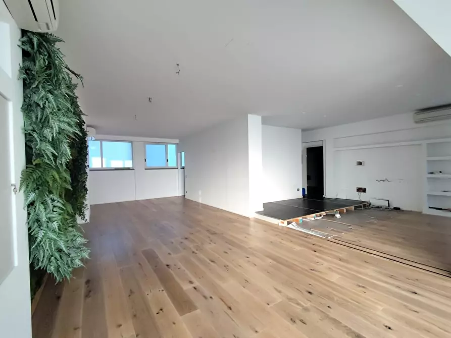 Immagine 8 di Locale commerciale in vendita  a Vinci