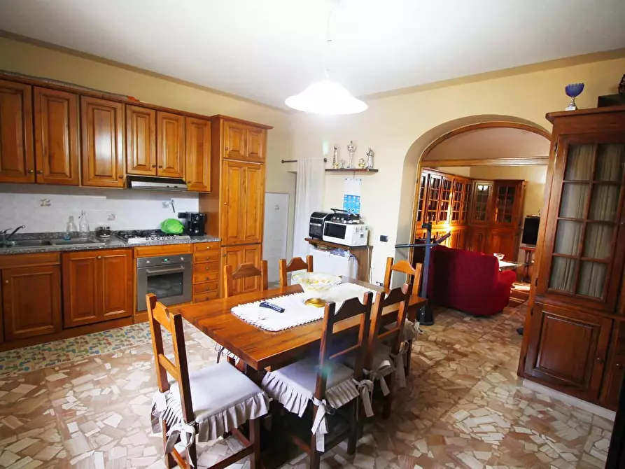 Immagine 5 di Casa colonica in vendita  a Larciano